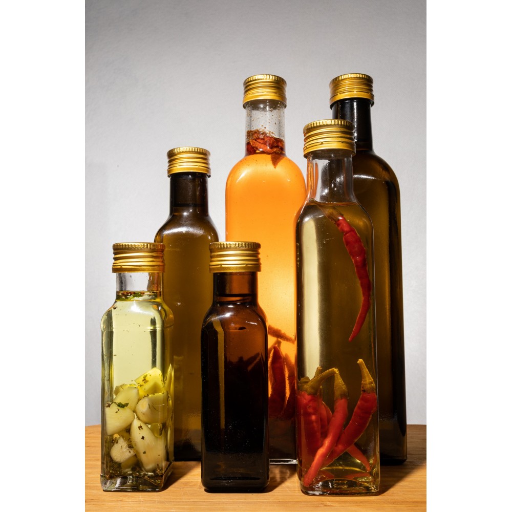 Kwadratowa zielona butelka 500 ml ze złotą nakrętką fi 31,5 mm · Komplet 6 sztuk