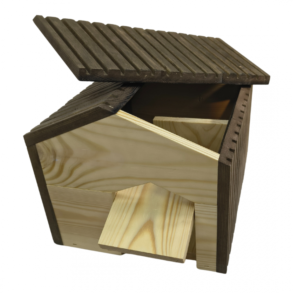 Domek dla jeża drewniany EKO impregnowany 25x36x27 cm z siankiem i miseczką