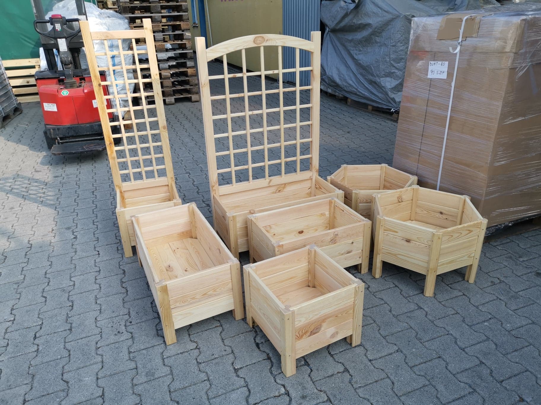 donica z pergolą , na zdjęciu rozmaie warianty z ofery