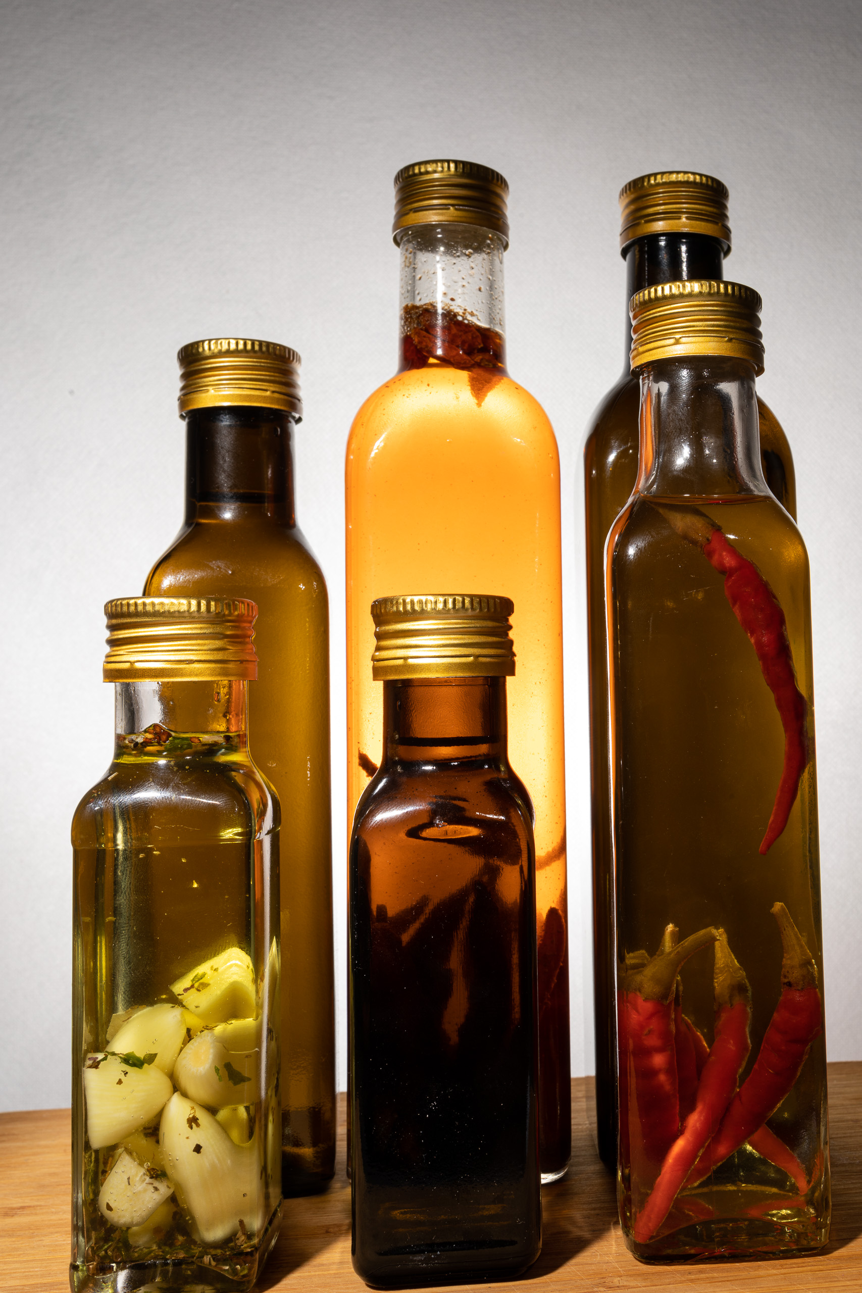 nakrętki butelek aranżacja dresingów i oliwy w buteleczkach maraska
